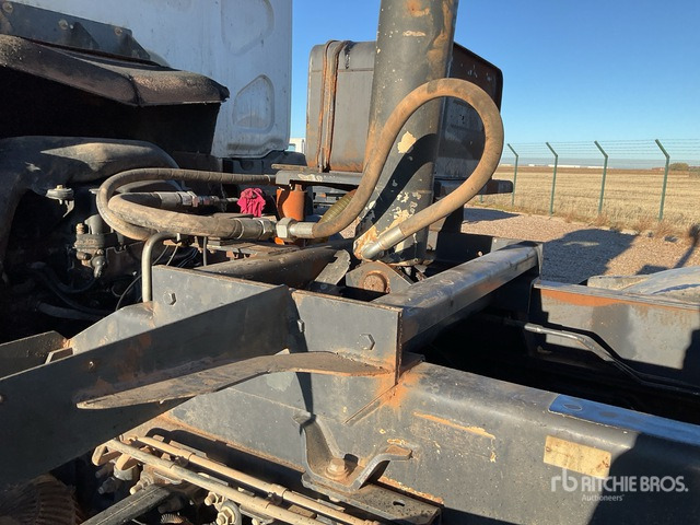 2007 Renault Kerax 410.42 8x4 Twin-Steer Tri/A Dump Truck - Tipper: picture 4 2007 Renault Kerax 410.42 8x4 Twin-Steer Tri/A Dump Truck - Tipper: picture 4