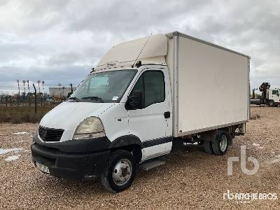 RENAULT 120.35 4x2 - Box truck: picture 1 RENAULT 120.35 4x2 - Box truck: picture 1