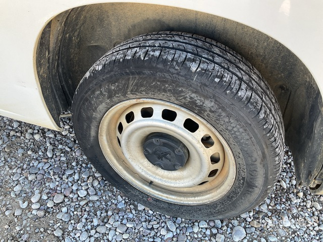 2019 Peugeot Partner Cargo Van - Van: picture 4 2019 Peugeot Partner Cargo Van - Van: picture 4