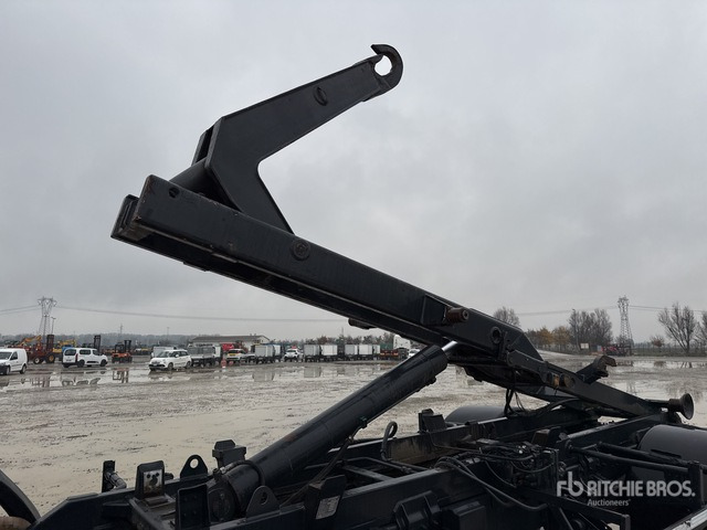 1990 Mercedes-Benz 1722 4x2 Roll-Off Truck - Hook lift truck: picture 4 1990 Mercedes-Benz 1722 4x2 Roll-Off Truck - Hook lift truck: picture 4