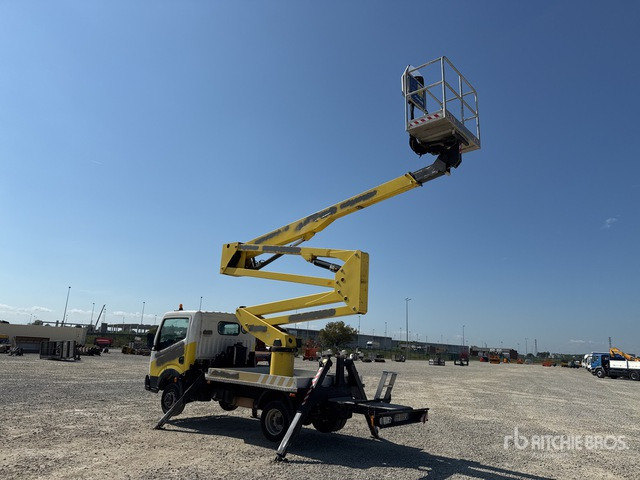 2011 Nissan Cabstar 2011 Socage DA320 20 m on Bucket Truck - Truck mounted aerial platform: picture 4 2011 Nissan Cabstar 2011 Socage DA320 20 m on Bucket Truck - Truck mounted aerial platform: picture 4