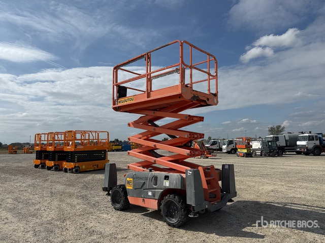 2015 Haulotte Compact12DX Diesel Scissor Lift - Scissor lift: picture 4 2015 Haulotte Compact12DX Diesel Scissor Lift - Scissor lift: picture 4