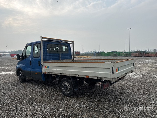 2015 Iveco Daily 33-110 Crew Cab Flatbed Truck - Flatbed van: picture 2 2015 Iveco Daily 33-110 Crew Cab Flatbed Truck - Flatbed van: picture 2