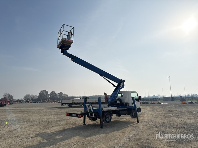 2016 Nissan 2016 Socage T318 18 m on Bucket Truck - Truck mounted aerial platform: picture 3 2016 Nissan 2016 Socage T318 18 m on Bucket Truck - Truck mounted aerial platform: picture 3
