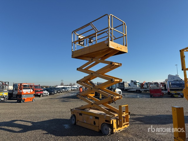 Haulotte Scissor Lift - Scissor lift: picture 3 Haulotte Scissor Lift - Scissor lift: picture 3