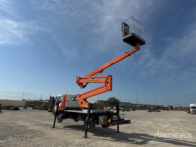 Nissan Cabstar 35.12 Piattaforma autocarrata - Truck mounted aerial platform: picture 3 Nissan Cabstar 35.12 Piattaforma autocarrata - Truck mounted aerial platform: picture 3