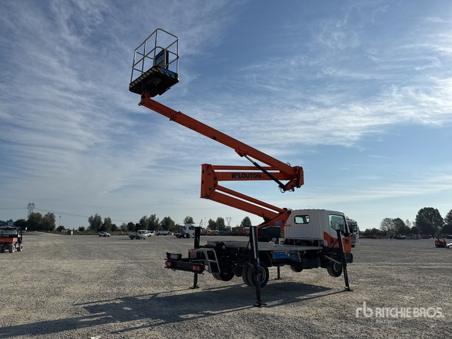 Nissan Cabstar 35.12 Piattaforma autocarrata - Truck mounted aerial platform: picture 3 Nissan Cabstar 35.12 Piattaforma autocarrata - Truck mounted aerial platform: picture 3