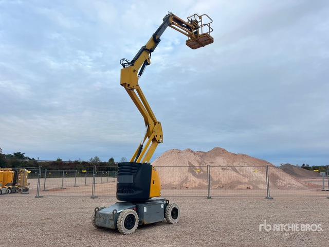 2006 Haulotte HA12IP 2WD Electric Nacelle Articulee Articulating Boom Lift - Articulated boom: picture 3 2006 Haulotte HA12IP 2WD Electric Nacelle Articulee Articulating Boom Lift - Articulated boom: picture 3