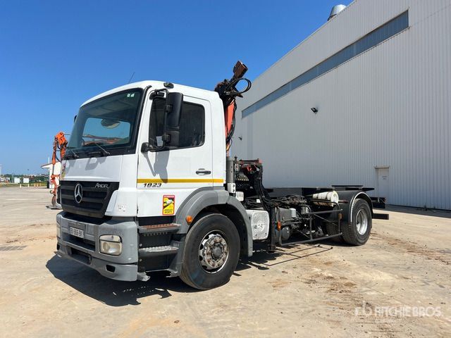 2006 Mercedes-Benz Axor 1823 4x2 Chassis Cabine Avec Grue 4x2 Cab and Chassis - Cab chassis truck, Crane truck: picture 2 2006 Mercedes-Benz Axor 1823 4x2 Chassis Cabine Avec Grue 4x2 Cab and Chassis - Cab chassis truck, Crane truck: picture 2
