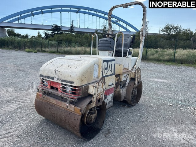 2007 Cat CB224E Compacteur Vibrant Tandem (Inop ... Double Drum Roller - Road roller: picture 2 2007 Cat CB224E Compacteur Vibrant Tandem (Inop ... Double Drum Roller - Road roller: picture 2