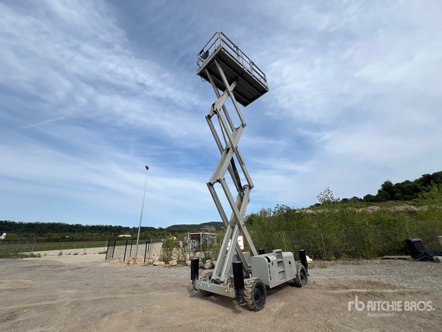 2009 Haulotte H12SX 4x4 Diesel Nacelle Ciseau Scissor Lift - Scissor lift: picture 3 2009 Haulotte H12SX 4x4 Diesel Nacelle Ciseau Scissor Lift - Scissor lift: picture 3