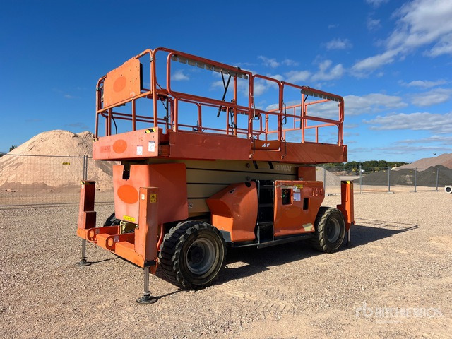 2011 JLG 4394 RT 4x4 Nacelle Ciseaux Scissor Lift - Scissor lift: picture 2 2011 JLG 4394 RT 4x4 Nacelle Ciseaux Scissor Lift - Scissor lift: picture 2