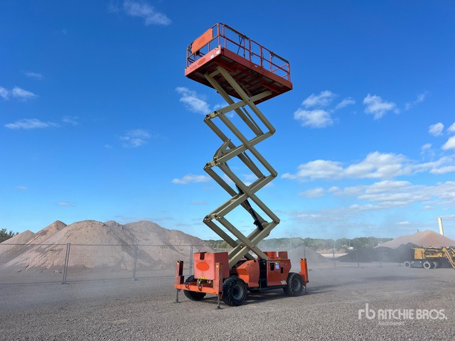 2011 JLG 4394 RT 4x4 Nacelle Ciseaux Scissor Lift - Scissor lift: picture 3 2011 JLG 4394 RT 4x4 Nacelle Ciseaux Scissor Lift - Scissor lift: picture 3