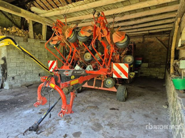2015 Kuhn GF10802TGII 10.8 m Semi-Mount 10 Rotor Hay Tedder - Flail mower/ Mulcher: picture 1 2015 Kuhn GF10802TGII 10.8 m Semi-Mount 10 Rotor Hay Tedder - Flail mower/ Mulcher: picture 1