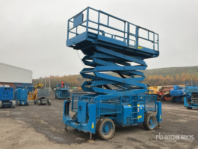 2013 Genie GS5390 4x4 Diesel Scissor Lift - Scissor lift: picture 2 2013 Genie GS5390 4x4 Diesel Scissor Lift - Scissor lift: picture 2