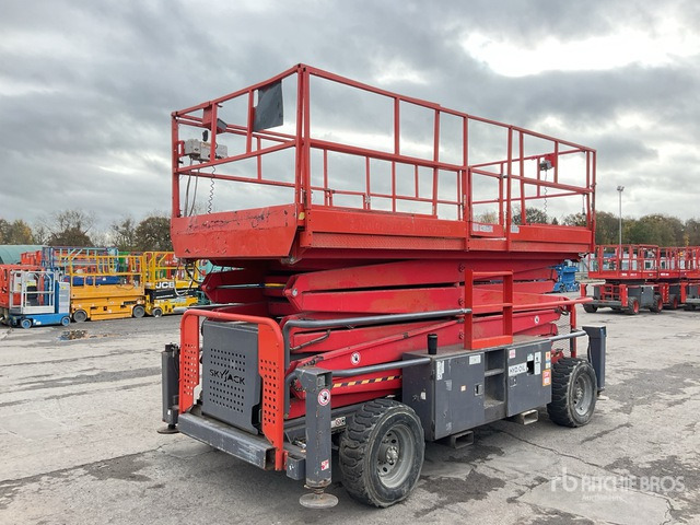2013 Skyjack SJ9250 4x4 Diesel Scissor Lift - Scissor lift: picture 3 2013 Skyjack SJ9250 4x4 Diesel Scissor Lift - Scissor lift: picture 3