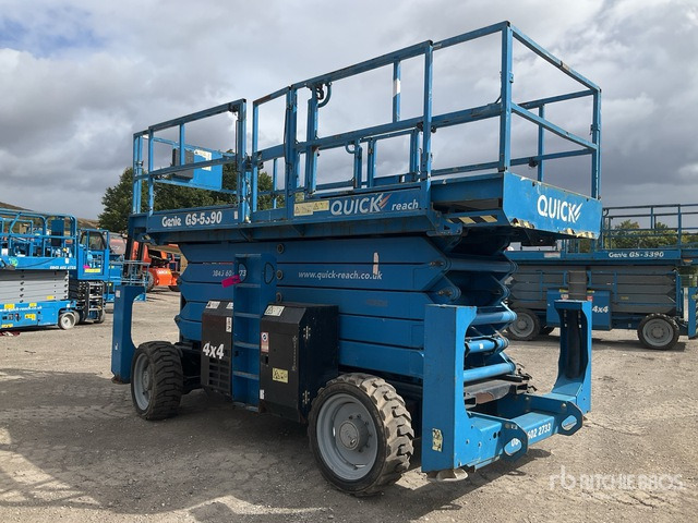 2015 Genie GS-5390 4x4 Diesel Scissor Lift - Scissor lift: picture 2 2015 Genie GS-5390 4x4 Diesel Scissor Lift - Scissor lift: picture 2