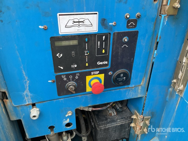 2016 Genie GS5390 4x4 Diesel Scissor Lift - Scissor lift: picture 5 2016 Genie GS5390 4x4 Diesel Scissor Lift - Scissor lift: picture 5