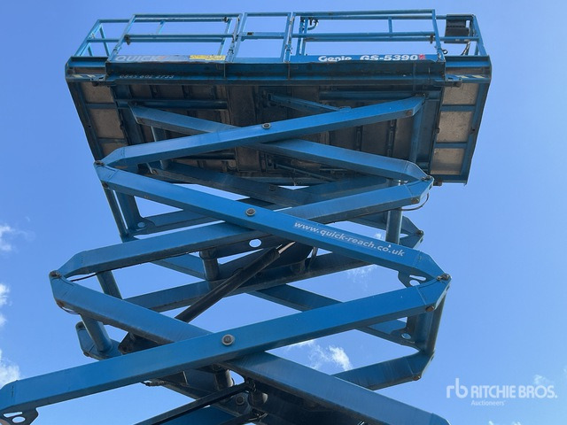 2016 Genie GS5390 4x4 Diesel Scissor Lift - Scissor lift: picture 4 2016 Genie GS5390 4x4 Diesel Scissor Lift - Scissor lift: picture 4