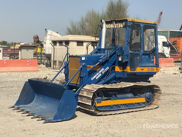 1986 Komatsu D31S-17 - Crawler loader: picture 2 1986 Komatsu D31S-17 - Crawler loader: picture 2