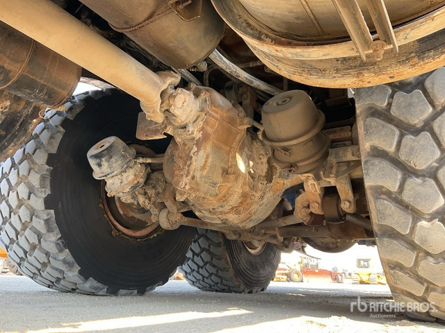 Truck mounted aerial platform 1995 Kenworth C500B 6x6 w/ Water Tank Bucket Truck: picture 6