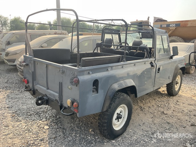 1996 Land Rover 110 4x4 (Inoperable) Pickup - Pickup truck: picture 3 1996 Land Rover 110 4x4 (Inoperable) Pickup - Pickup truck: picture 3