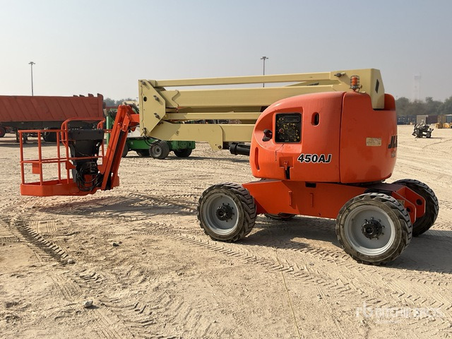 2007 JLG 450AJ 4WD Diesel Articulating Boom Lift - Articulated boom: picture 2 2007 JLG 450AJ 4WD Diesel Articulating Boom Lift - Articulated boom: picture 2