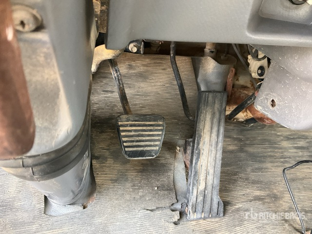 2010 Mitsubishi Canter 4x2 Crew Cab Flatbed Truck - Dropside/ Flatbed truck: picture 5 2010 Mitsubishi Canter 4x2 Crew Cab Flatbed Truck - Dropside/ Flatbed truck: picture 5