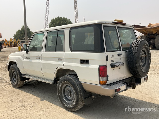 2011 Toyota Land Cruiser LX 76R 4x4 SUV - SUV: picture 4 2011 Toyota Land Cruiser LX 76R 4x4 SUV - SUV: picture 4