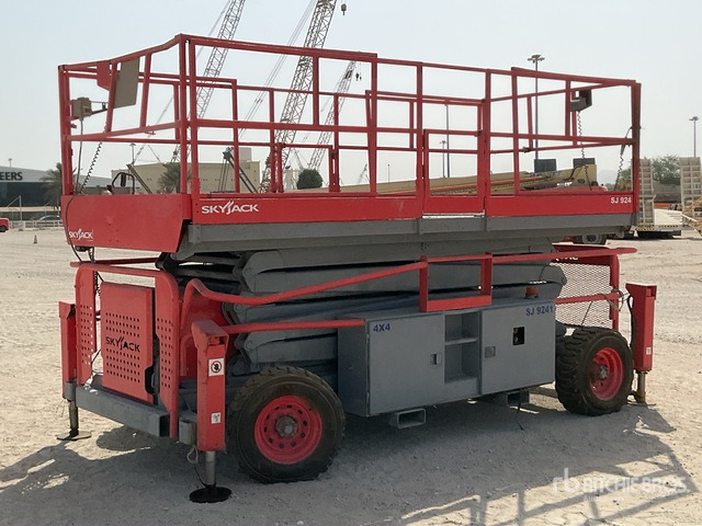 2012 Skyjack SJ9241 4x4 Diesel Scissor Lift - Scissor lift: picture 2 2012 Skyjack SJ9241 4x4 Diesel Scissor Lift - Scissor lift: picture 2