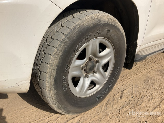 2012 Toyota Land Cruiser GX 200L 4x4 SUV - SUV: picture 5 2012 Toyota Land Cruiser GX 200L 4x4 SUV - SUV: picture 5