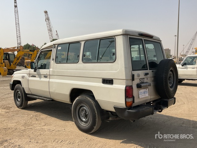 2013 Toyota Land Cruiser 78L 4x4 SUV - SUV: picture 4 2013 Toyota Land Cruiser 78L 4x4 SUV - SUV: picture 4
