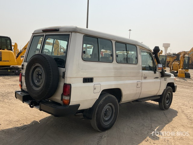 2013 Toyota Land Cruiser 78L 4x4 SUV - SUV: picture 3 2013 Toyota Land Cruiser 78L 4x4 SUV - SUV: picture 3