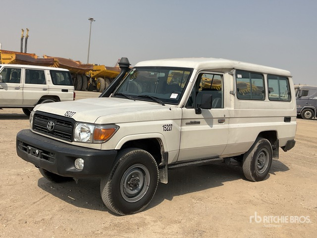 2013 Toyota Land Cruiser 78L 4x4 SUV - SUV: picture 1 2013 Toyota Land Cruiser 78L 4x4 SUV - SUV: picture 1