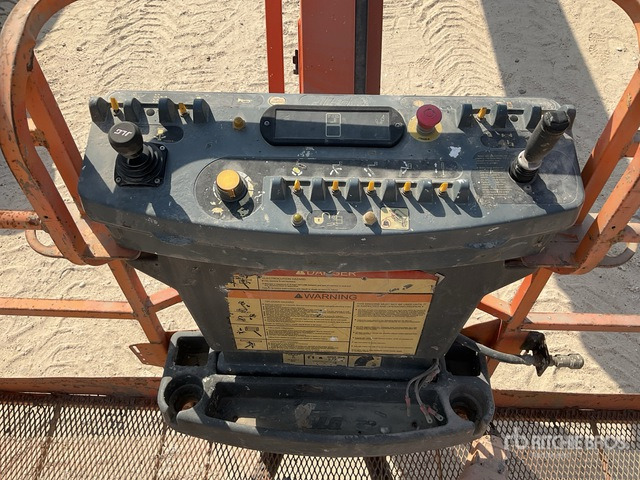 2014 JLG 800AJ 4WD Diesel Articulating Boom Lift - Articulated boom: picture 4 2014 JLG 800AJ 4WD Diesel Articulating Boom Lift - Articulated boom: picture 4