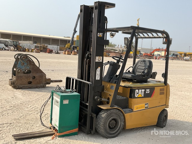 2015 Cat EP25K-PAC 2.5 ton Electric Forklift - Electric forklift: picture 1 2015 Cat EP25K-PAC 2.5 ton Electric Forklift - Electric forklift: picture 1