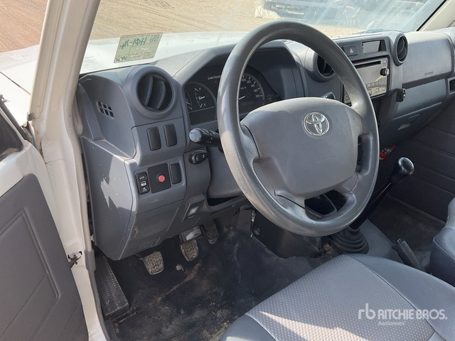 2016 Toyota Land Cruiser 79L 4x4 Crew Cab Pickup - Pickup truck: picture 5 2016 Toyota Land Cruiser 79L 4x4 Crew Cab Pickup - Pickup truck: picture 5