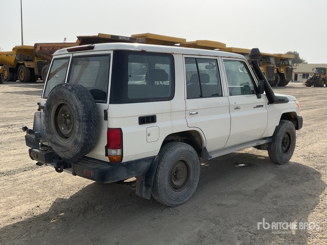 2018 Toyota Land Cruiser 76L 4x4 SUV - SUV: picture 3 2018 Toyota Land Cruiser 76L 4x4 SUV - SUV: picture 3