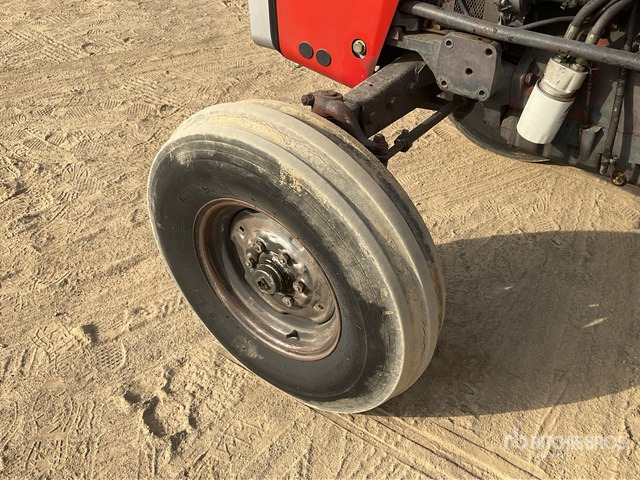 Farm tractor Massey Ferguson MF275: picture 6