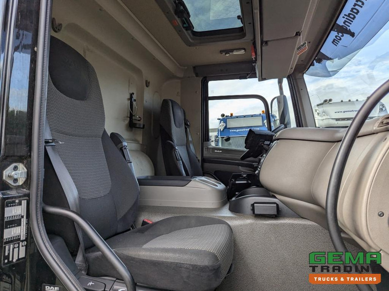 Refrigerator truck DAF FA CF65.250 4x2 Daycab Euro5 KoelVriesBak 6.7M  + Carrier Supra750Mt + Laadklep2000kg: picture 17