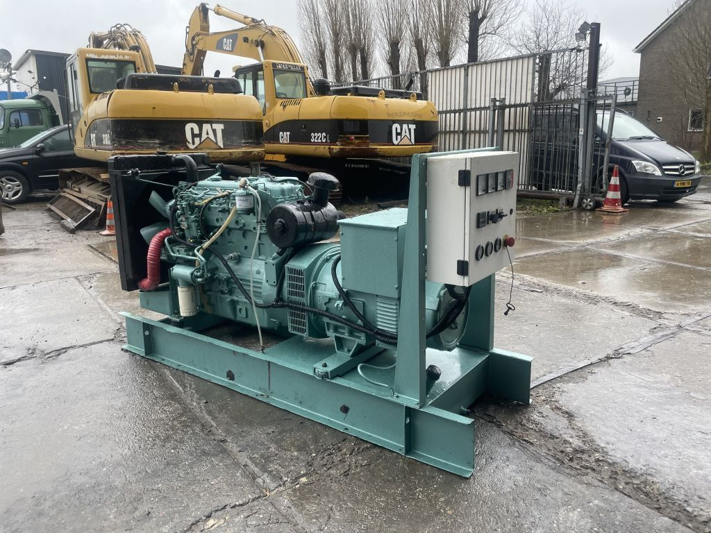 Perkins 85 KVA Generator 3 Phase Perkins 85 KVA Generator 3 Phase - Generator set: picture 3 Perkins 85 KVA Generator 3 Phase Perkins 85 KVA Generator 3 Phase - Generator set: picture 3