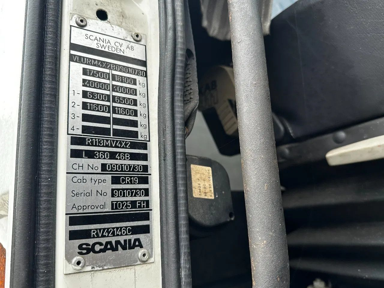 Dropside/ Flatbed truck Scania P113-360 4X2 Platform Manual Gear Retarder Scania P113-360 4X2 Platform Manual Gear Retarder: picture 10