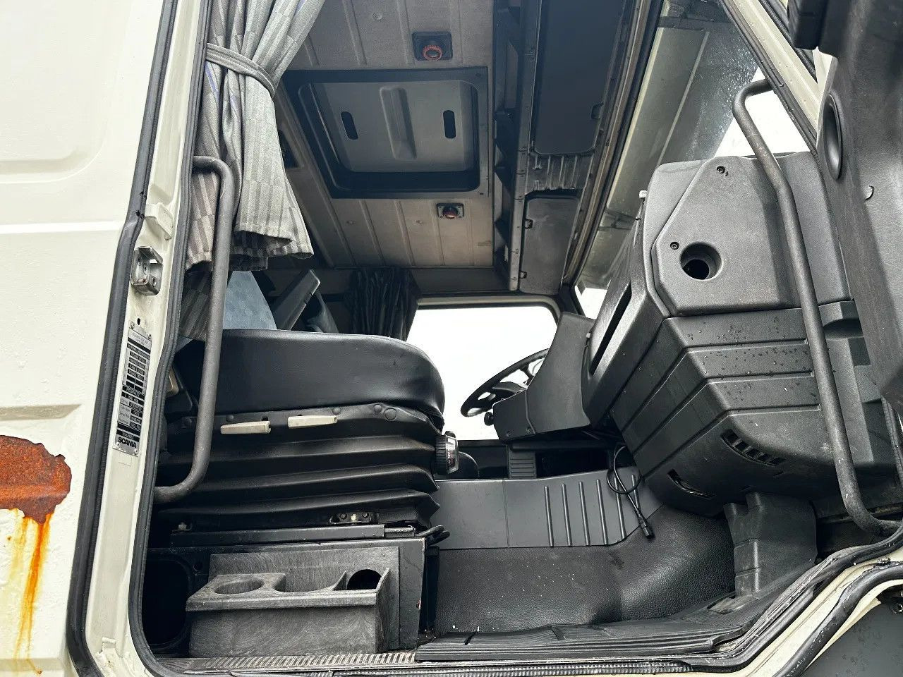 Dropside/ Flatbed truck Scania P113-360 4X2 Platform Manual Gear Retarder Scania P113-360 4X2 Platform Manual Gear Retarder: picture 9