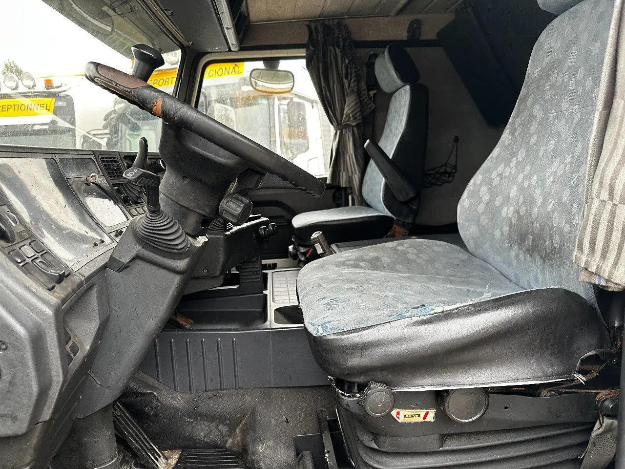 Dropside/ Flatbed truck Scania P113-360 4X2 Platform Manual Gear Retarder Scania P113-360 4X2 Platform Manual Gear Retarder: picture 12