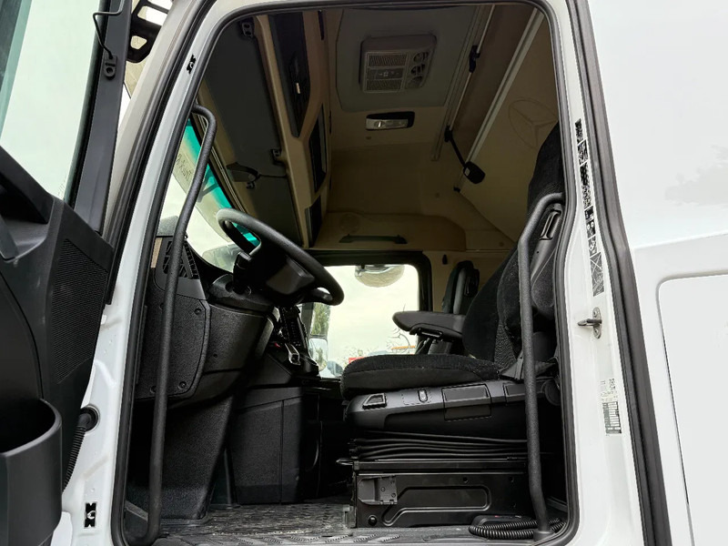 Mercedes-Benz Actros 1851 4X2 Tractor-unit Retarder Standklima ACC 165km - Tractor unit: picture 5 Mercedes-Benz Actros 1851 4X2 Tractor-unit Retarder Standklima ACC 165km - Tractor unit: picture 5