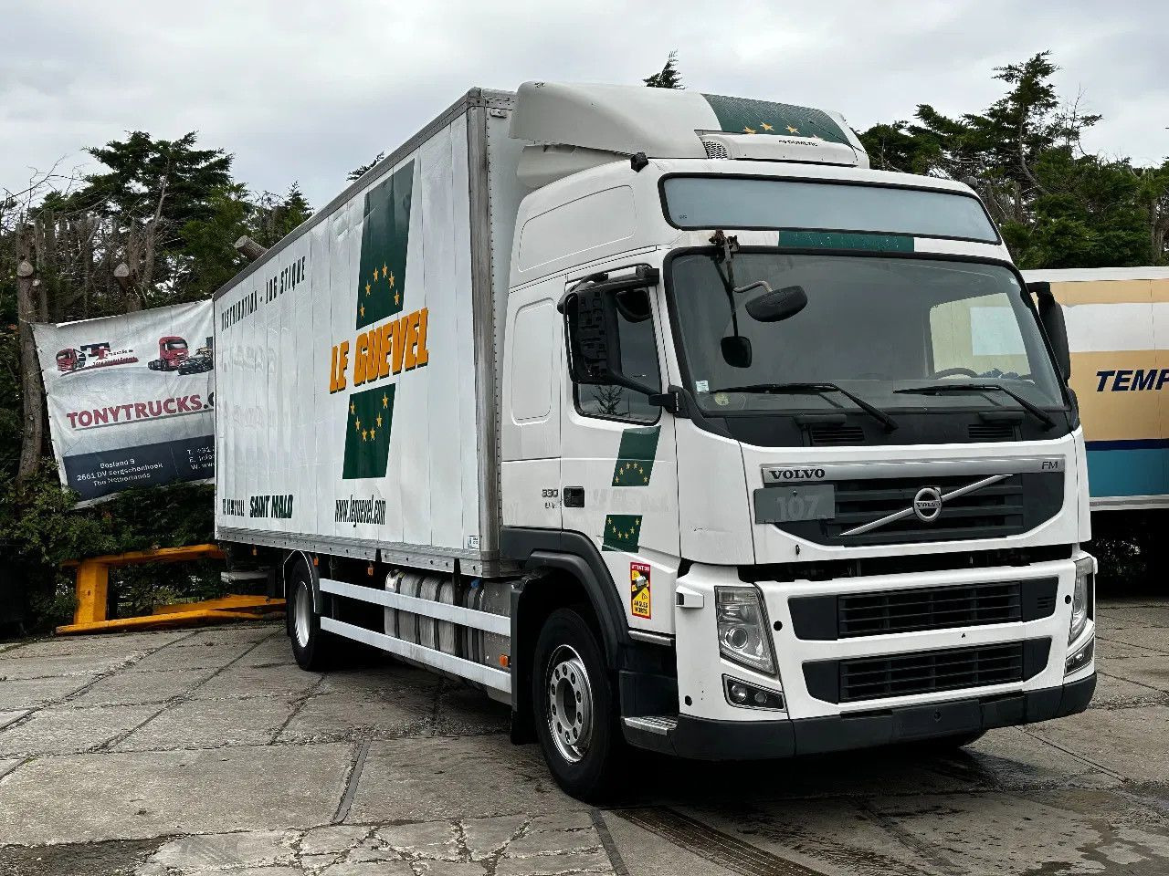 Volvo FM 330 4X2 BOX Spring/Air EURO5 Double Airco Ret - Box truck: picture 1 Volvo FM 330 4X2 BOX Spring/Air EURO5 Double Airco Ret - Box truck: picture 1