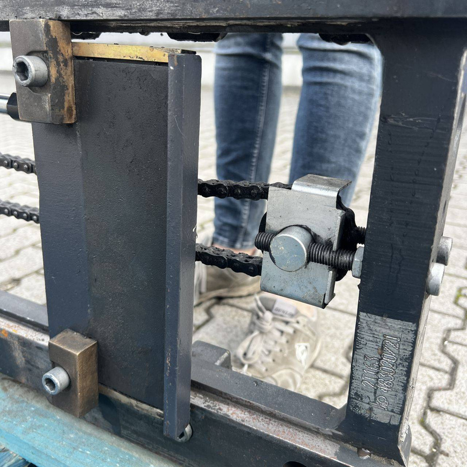 KAUP 2T163SN Forkpositioner without sideshift - Attachment: picture 2 KAUP 2T163SN Forkpositioner without sideshift - Attachment: picture 2