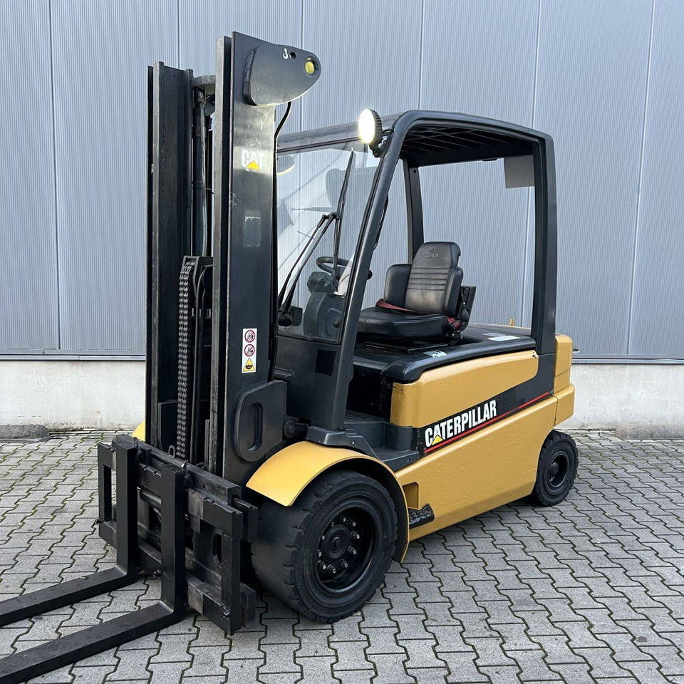 Caterpillar EP50 - Electric forklift: picture 1 Caterpillar EP50 - Electric forklift: picture 1
