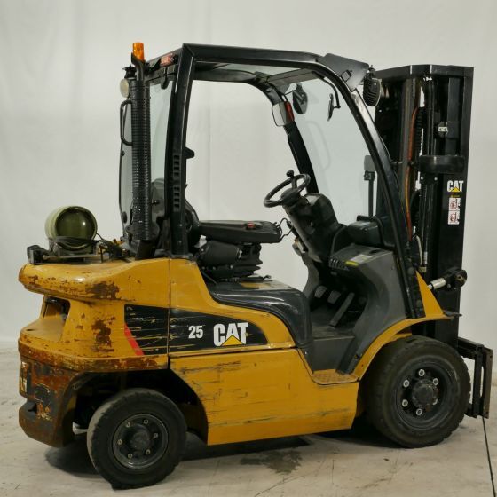 Caterpillar GP25N - LPG forklift: picture 2 Caterpillar GP25N - LPG forklift: picture 2