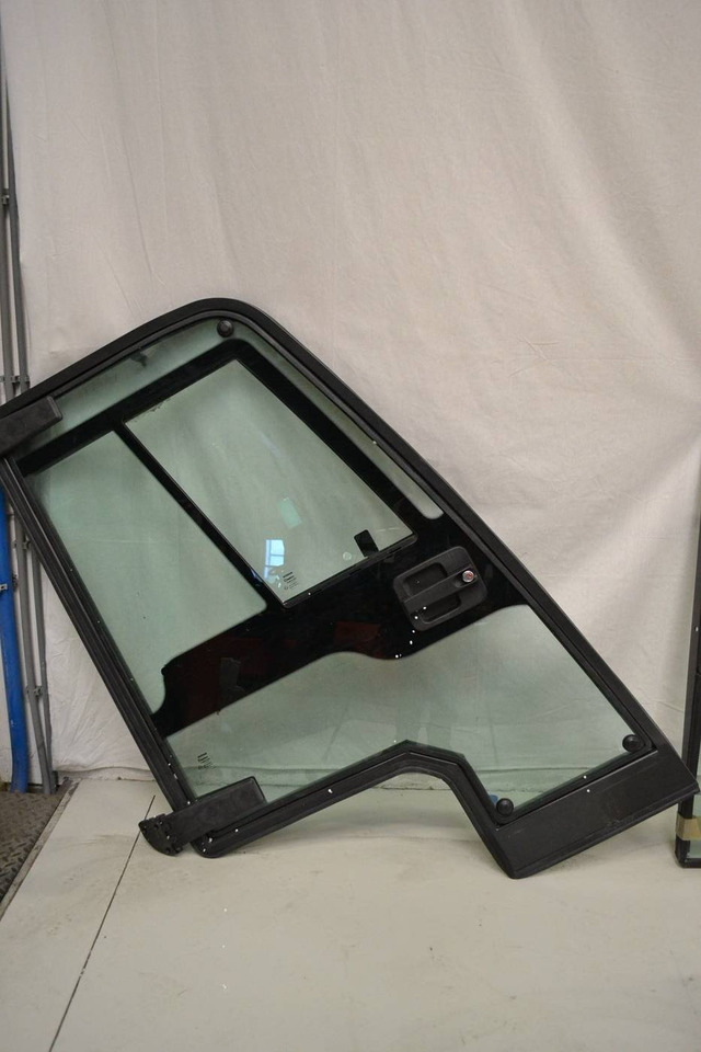 Complete set Nissan TX steel Cabin - Door and parts for Material handling equipment: picture 2 Complete set Nissan TX steel Cabin - Door and parts for Material handling equipment: picture 2